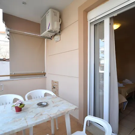 εlvina 3* Leptokaria
